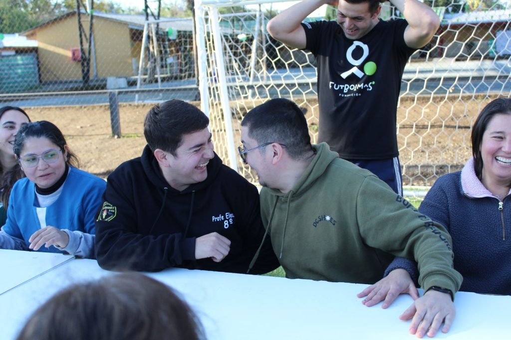 Dos establecimientos educacionales de Longaví refuerzan su compromiso con la educación integral junto a Fútbol Más y Forestal Santa Blanca