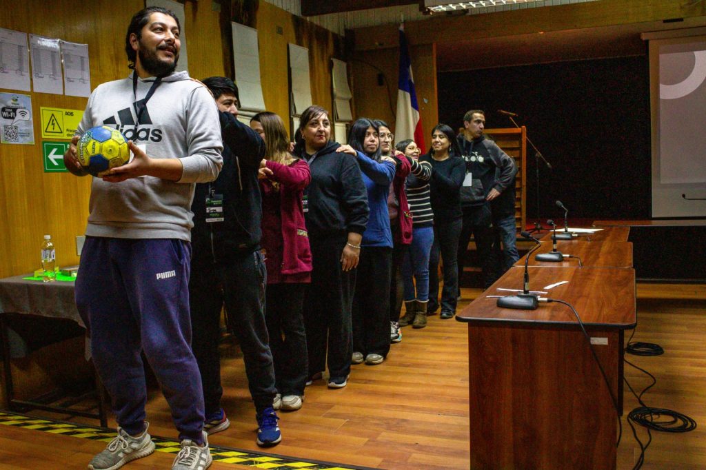 Enseñar desde el juego: alrededor de 30 docentes de Vilcún se capacitaron para enseñar bajo la metodología del Deporte para el Desarrollo