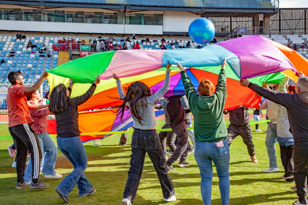 Más de 250 niños y niñas vivieron una jornada inolvidable en la cancha principal del Estadio El Teniente 