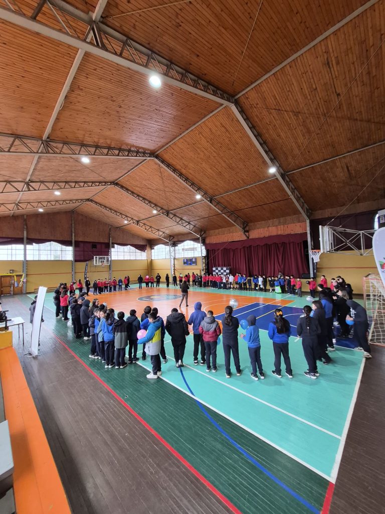 Dos escuelas de Cunco fortalecen la convivencia escolar de la mano de Fútbol Más y Hortifrut
