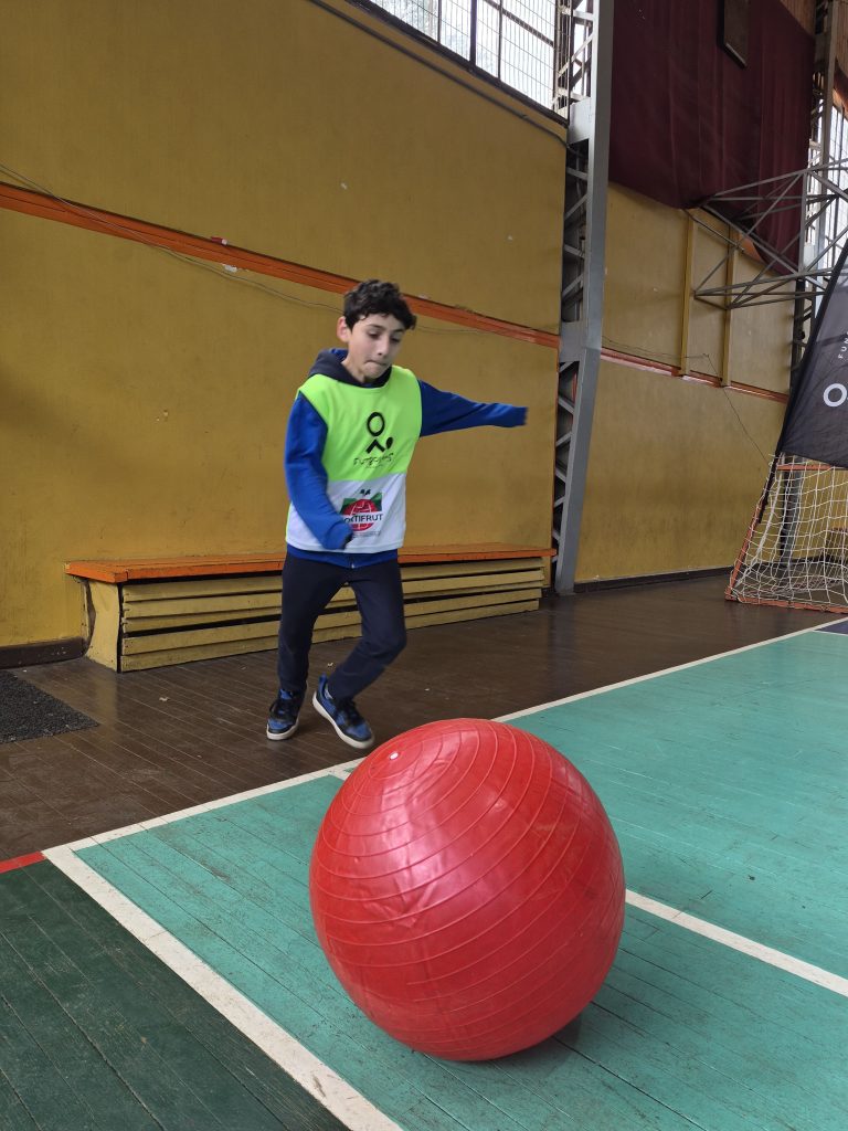 Dos escuelas de Cunco fortalecen la convivencia escolar de la mano de Fútbol Más y Hortifrut