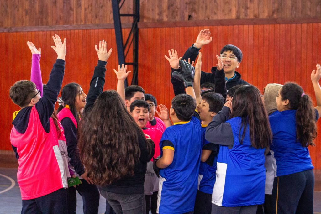 En la región de Los Ríos se impulsa la sana convivencia escolar mediante el juego y el deporte